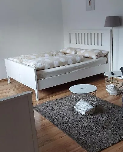 Kleines Schmuckstueck * Ermstedt